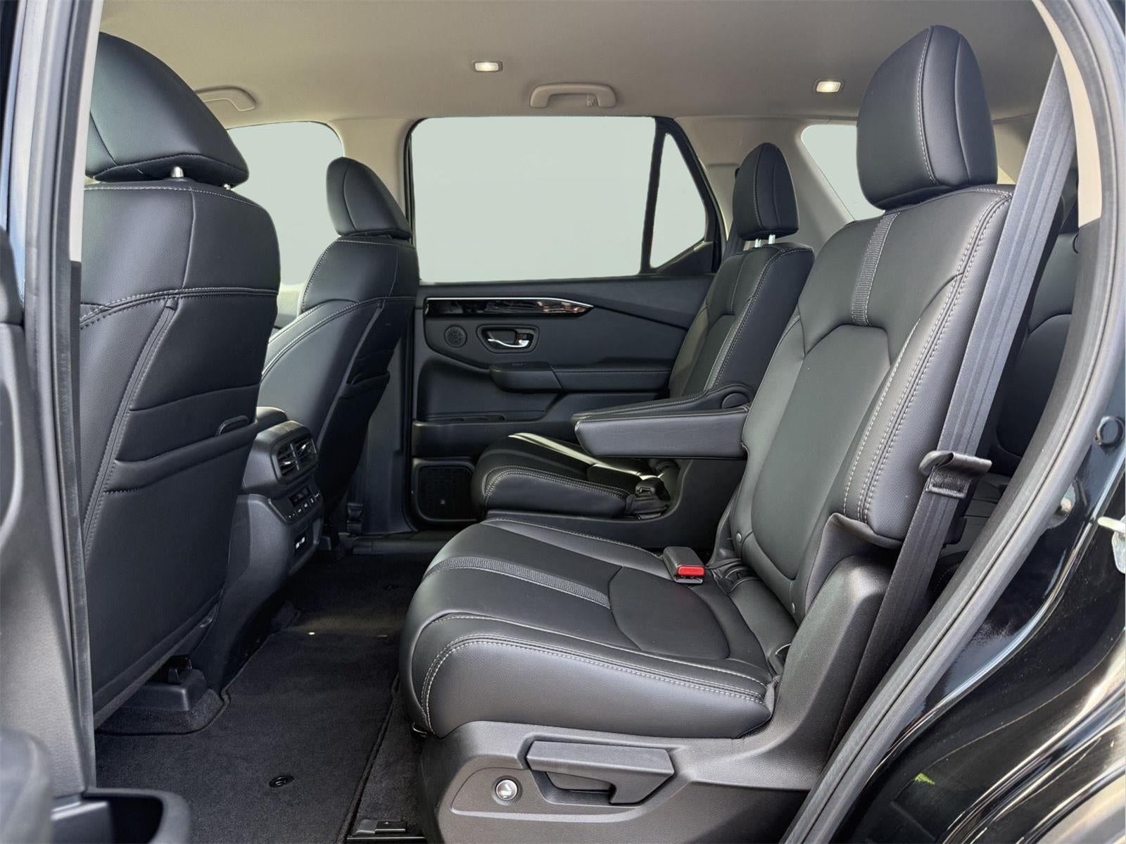 2023 Honda Pilot EX-L w/Rear Captain's Chairs