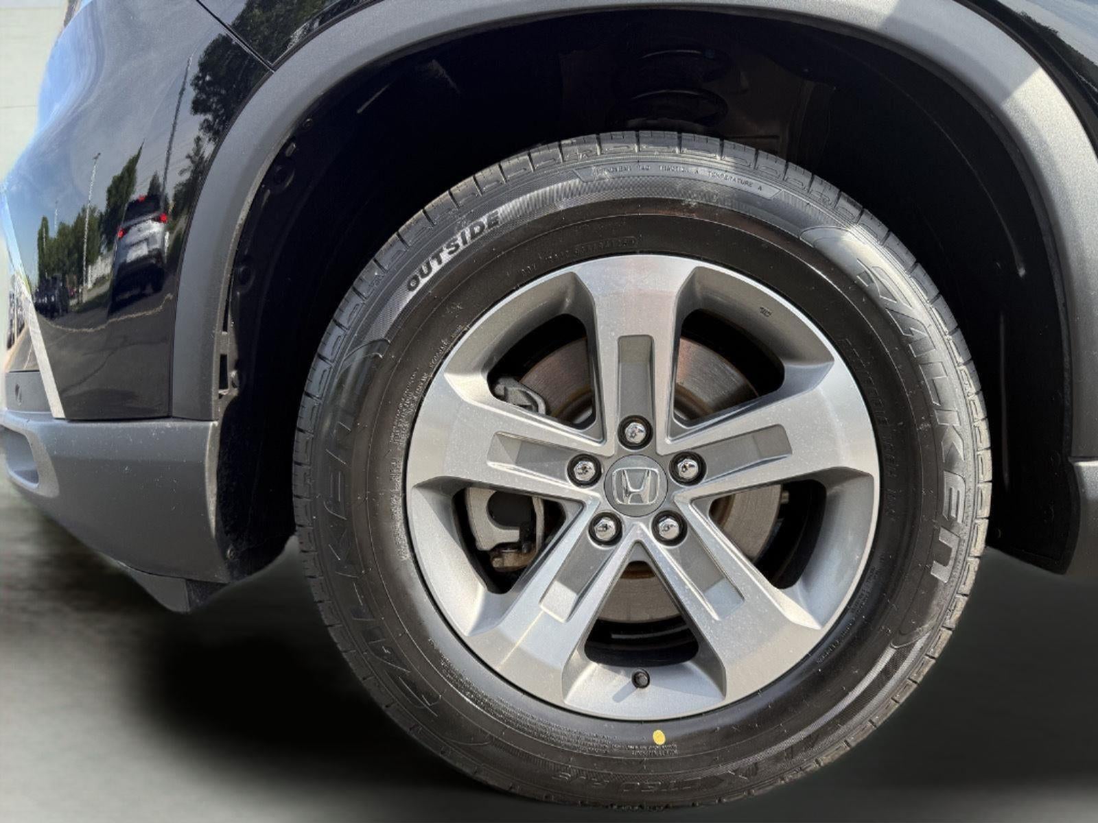 2023 Honda Pilot EX-L w/Rear Captain's Chairs