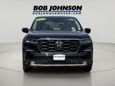 2023 Honda Pilot EX-L w/Rear Captain's Chairs