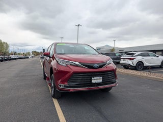 2022 Toyota Sienna XLE 8-Passenger