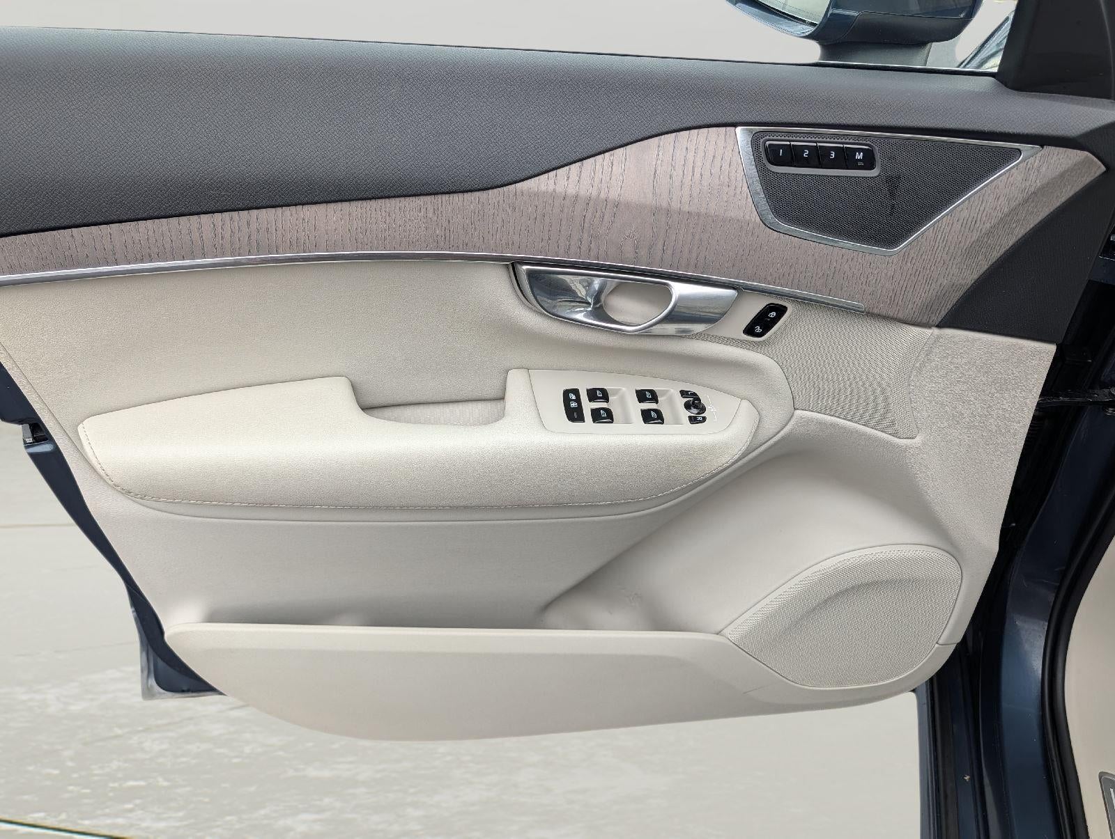 2023 Volvo XC90 Plus