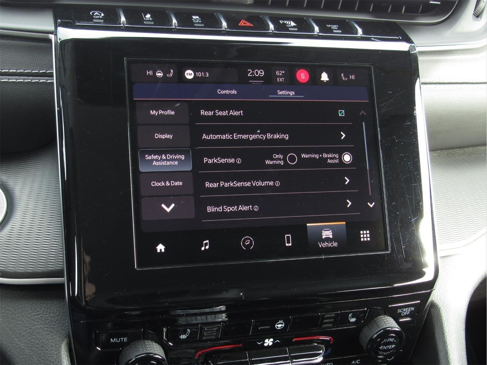 2023 Jeep Grand Cherokee Laredo 4x4