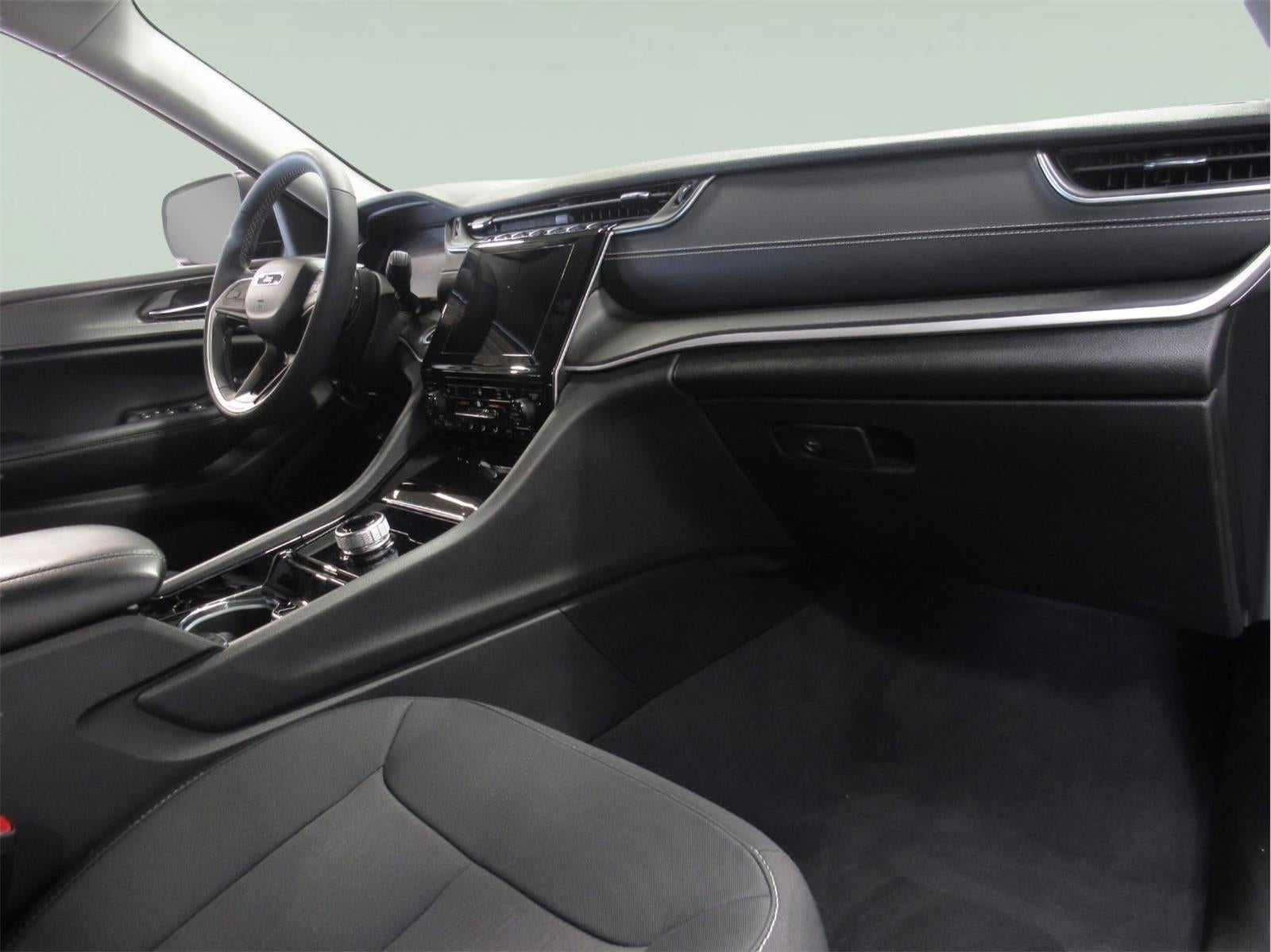 2023 Jeep Grand Cherokee Laredo 4x4