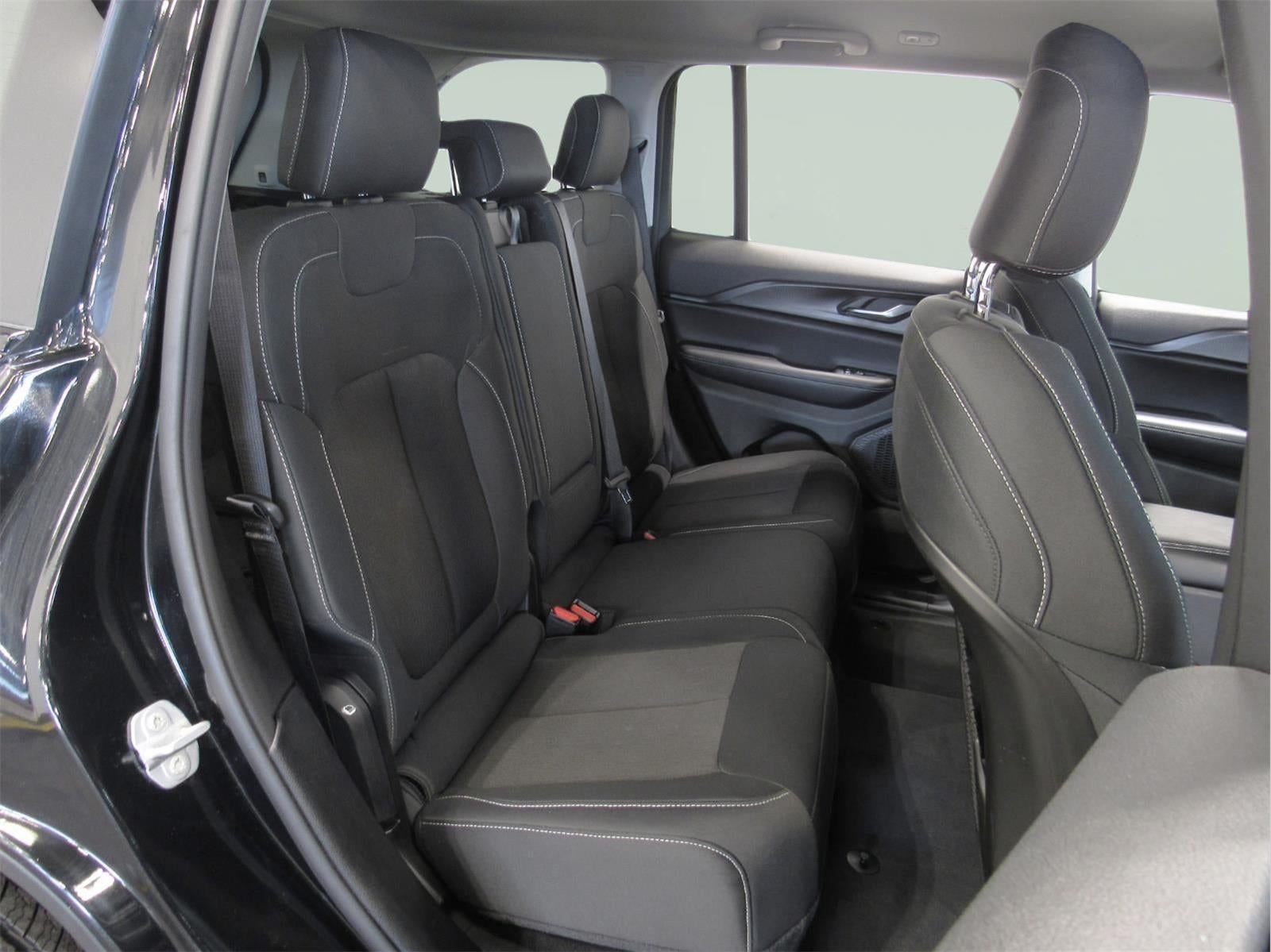 2023 Jeep Grand Cherokee Laredo 4x4