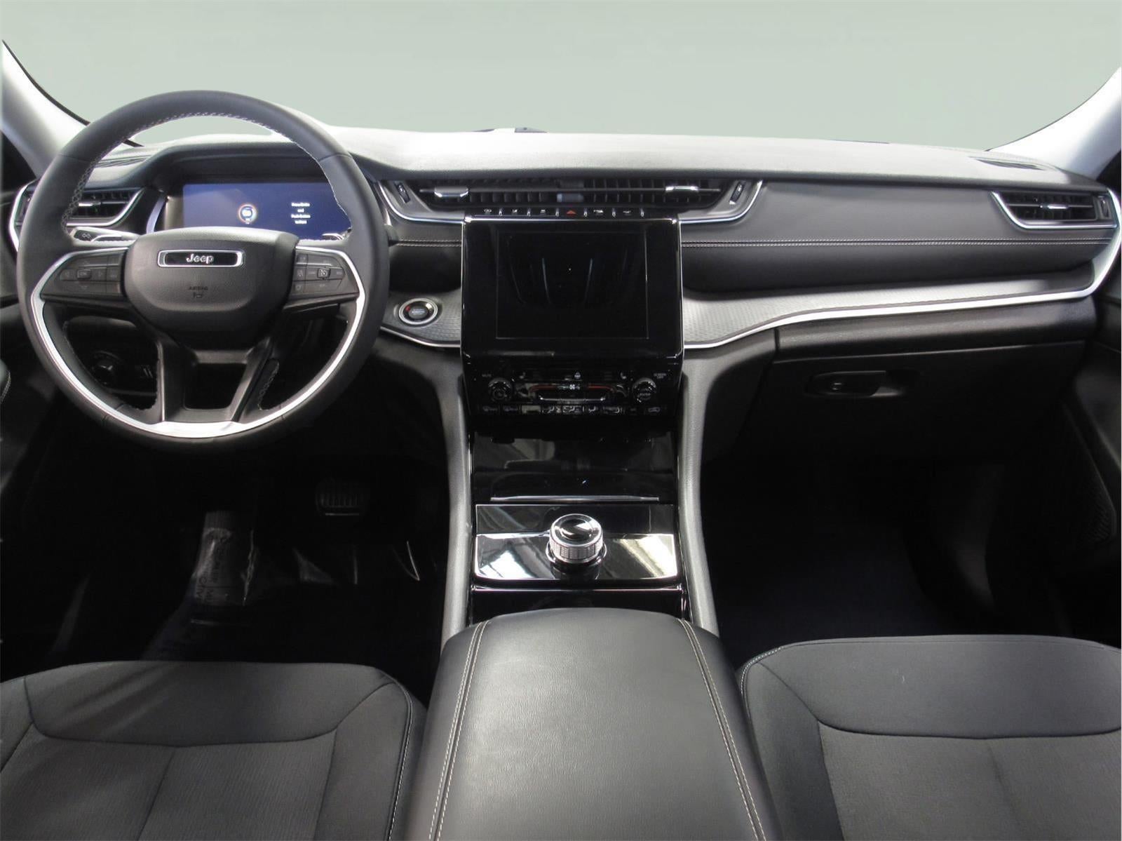 2023 Jeep Grand Cherokee Laredo 4x4