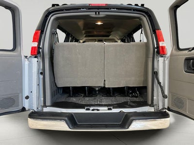 2025 Chevrolet Express Passenger 3500 1LT