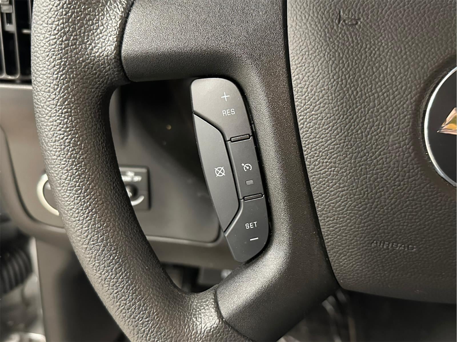 2025 Chevrolet Express Passenger 3500 1LT