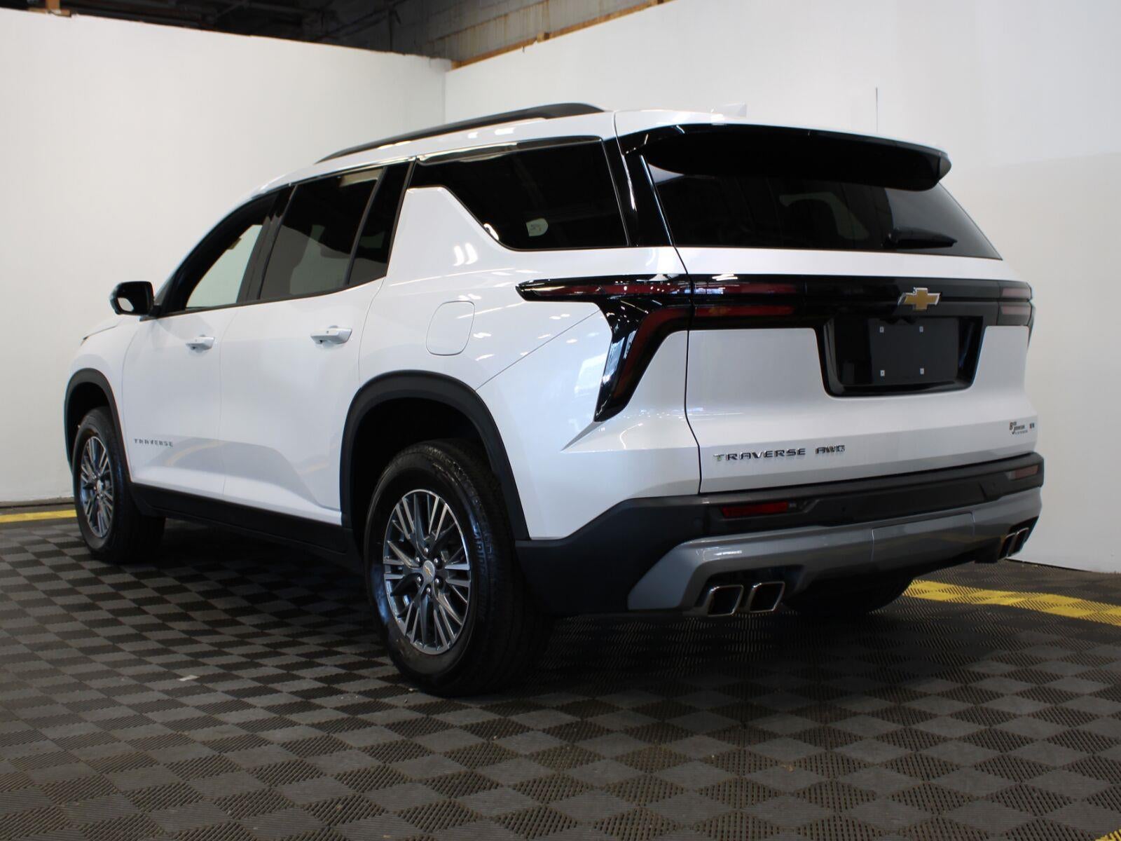 2024 Chevrolet Traverse LT