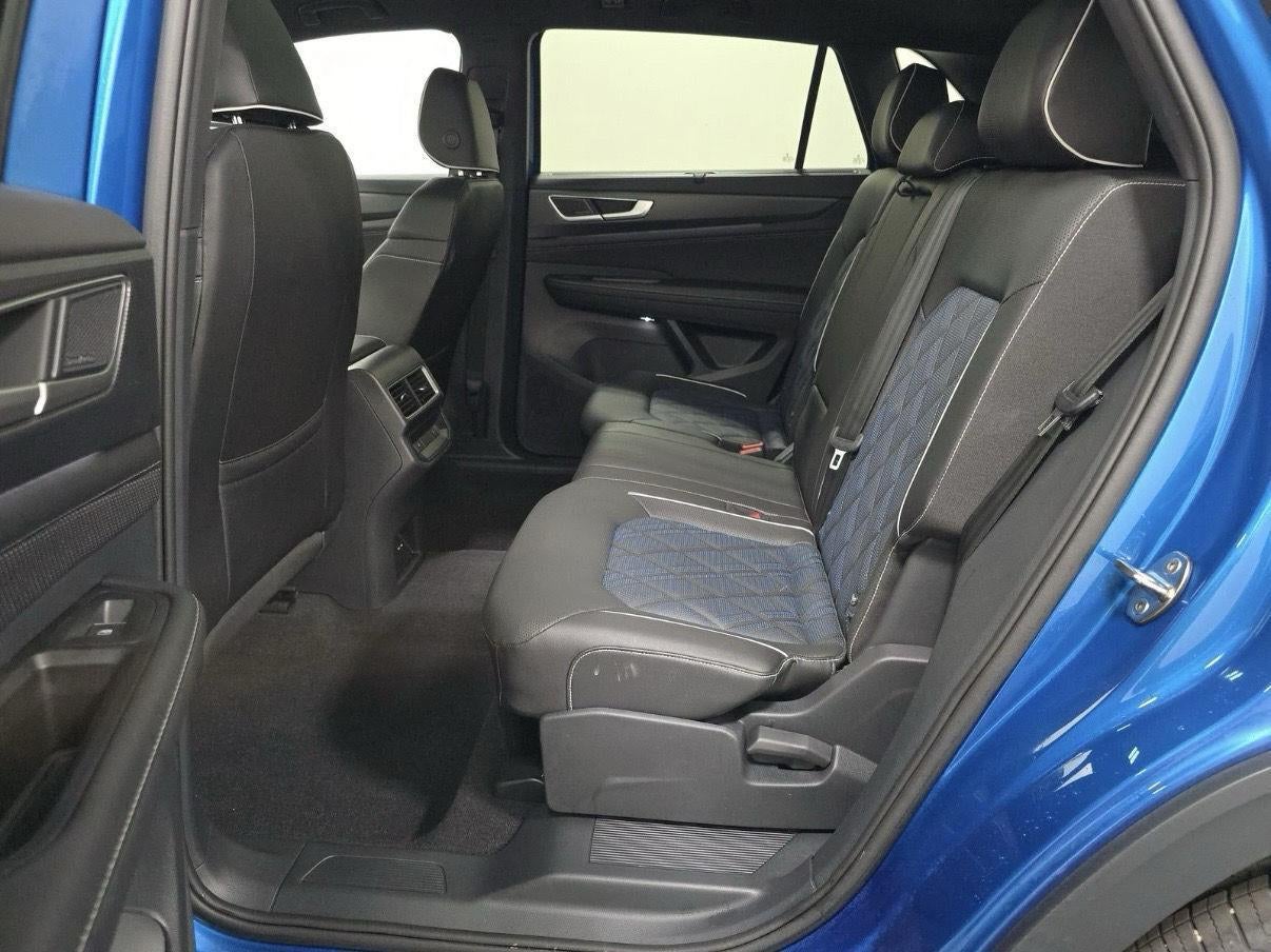 2025 Volkswagen Atlas Cross Sport 2.0T SEL Premium R-Line