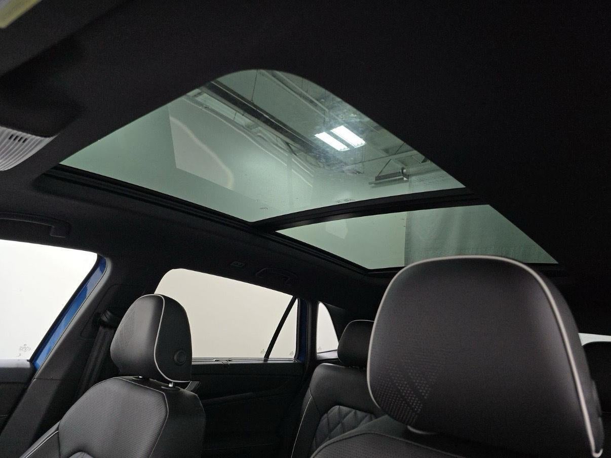 2025 Volkswagen Atlas Cross Sport 2.0T SEL Premium R-Line