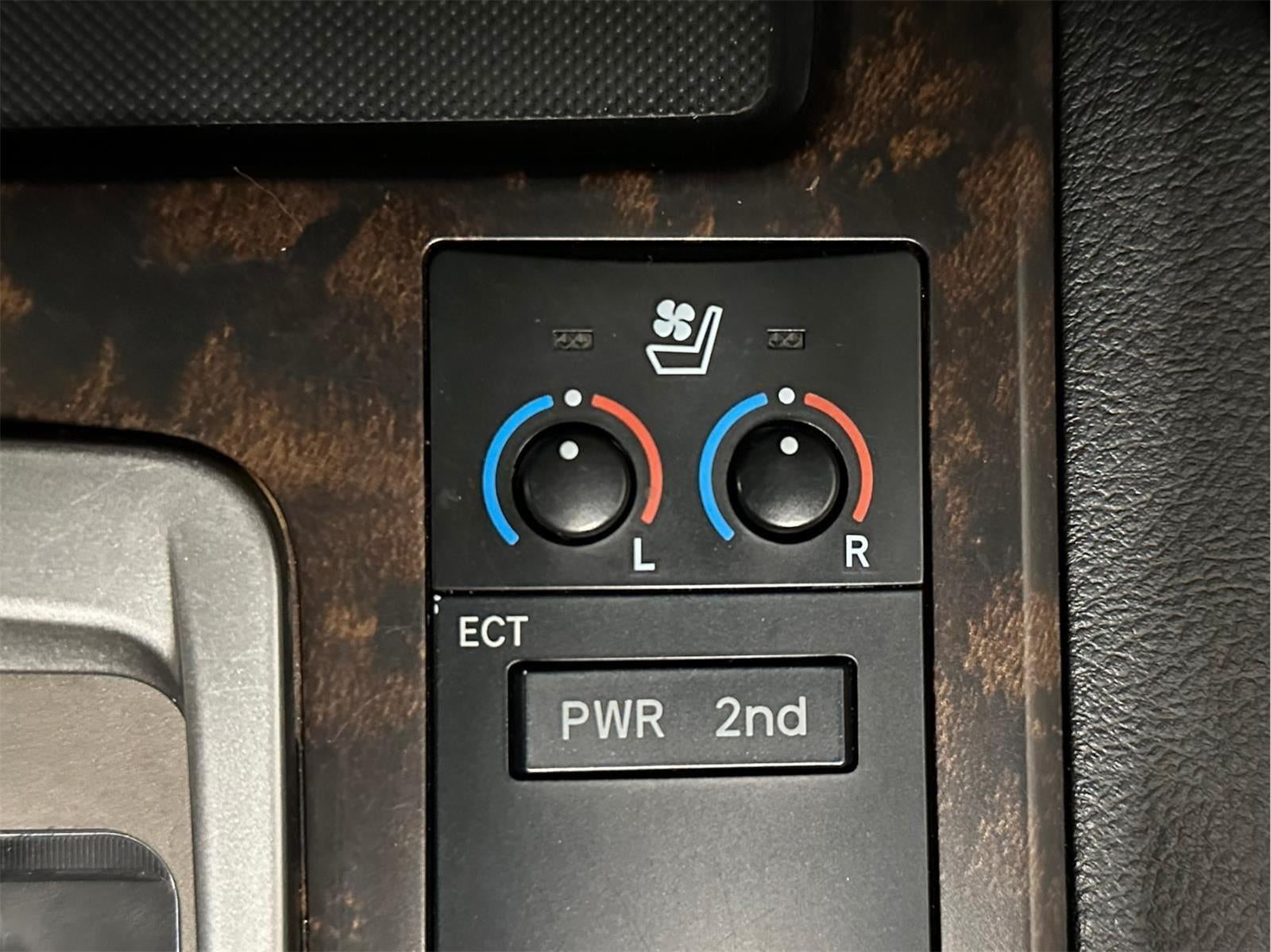 2013 Toyota Land Cruiser V8