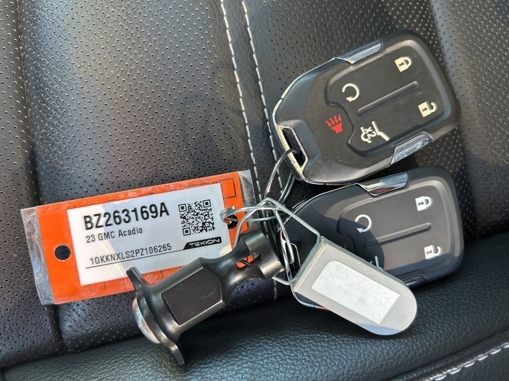 2023 GMC Acadia Denali CARBRAVO CERTIFIED!