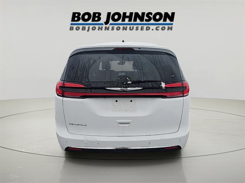 2024 Chrysler Pacifica Touring L Fresh Trade! Remote Start, Power Rear Doors, Power