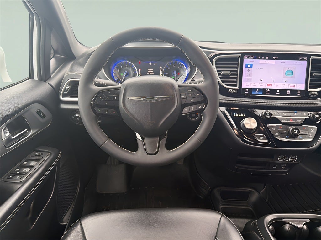 2022 Chrysler Pacifica Touring L CARBRAVO!