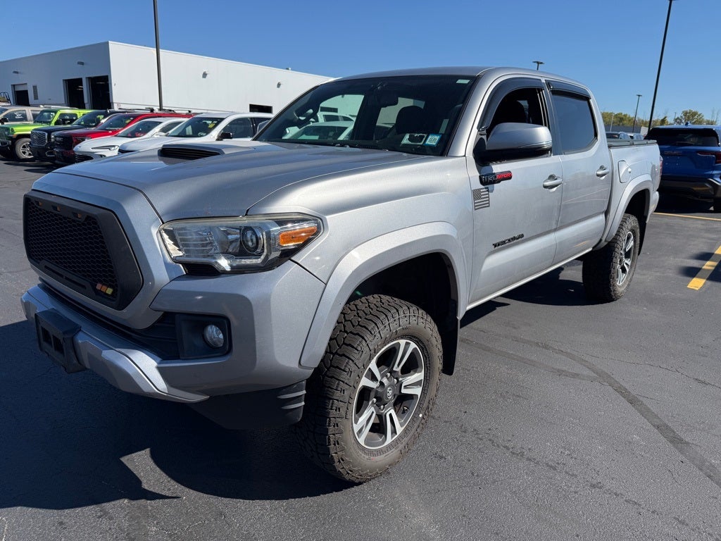2017 Toyota Tacoma SR5 V6 CARBRAVO!