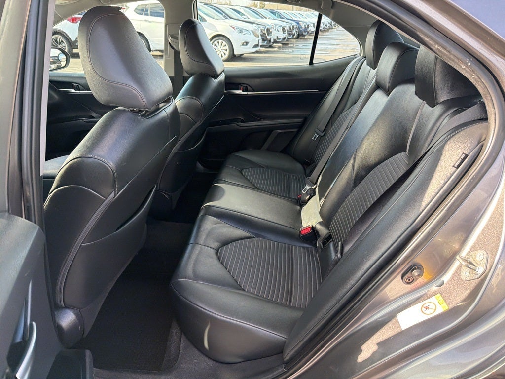 2018 Toyota Camry SE CARBRAVO!