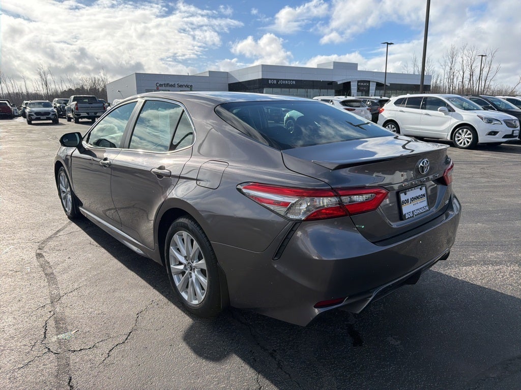 2018 Toyota Camry SE CARBRAVO!