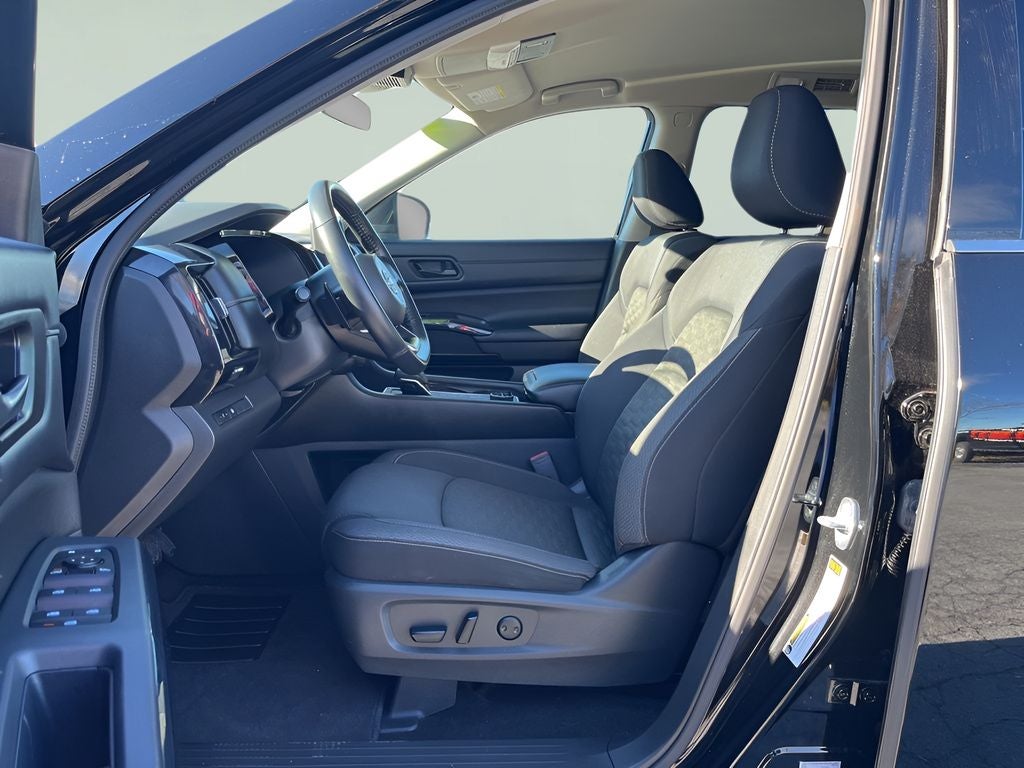 2024 Nissan Pathfinder SV BLACK APPERANCE PACKAGE