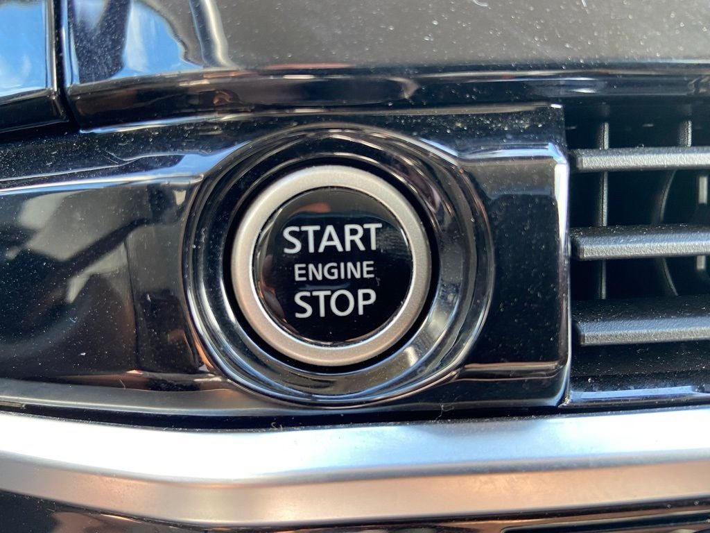 2023 Nissan Pathfinder SL 1 Owner Clean auto check V6 4WD