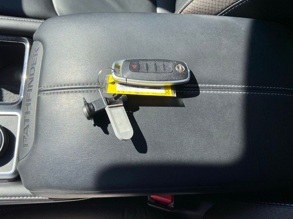 2023 Nissan Pathfinder SL 1 Owner Clean auto check V6 4WD