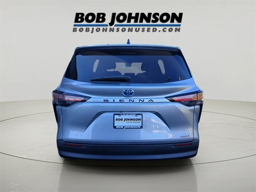 2021 Toyota Sienna LE 8 Passenger