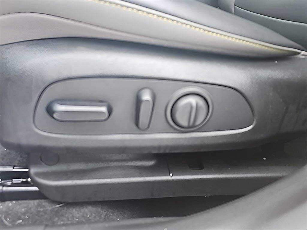 2024 Chevrolet Trax ACTIV Fully Loaded w/Sunroof!! Fresh Trade! CarBravo Cer