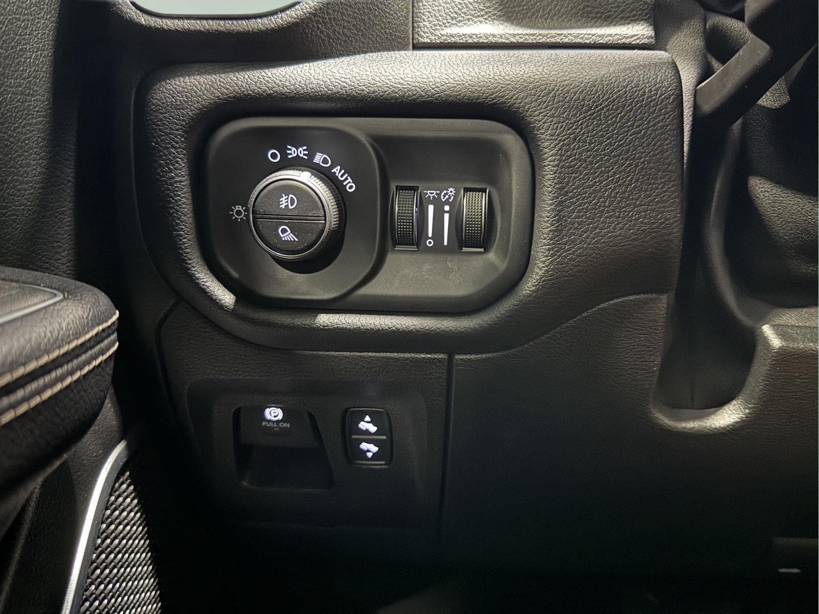 2022 RAM 1500 Laramie Crew Cab 4x4 5'7' Box