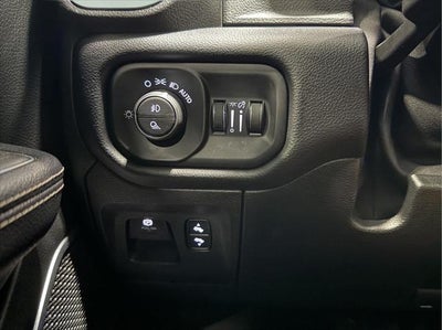 2022 RAM 1500 Laramie Crew Cab 4x4 5'7' Box