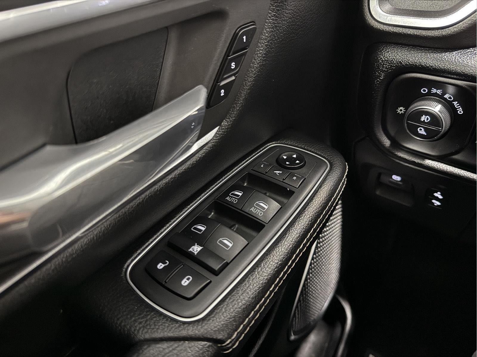 2019 RAM 1500 Laramie Crew Cab 4x4 5'7' Box
