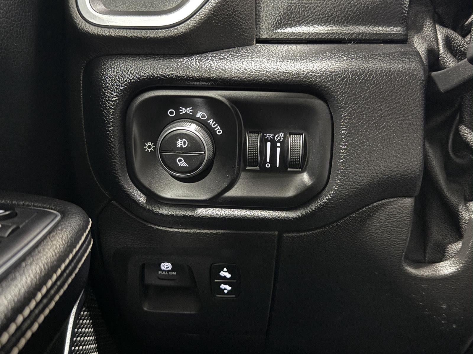 2019 RAM 1500 Laramie Crew Cab 4x4 5'7' Box