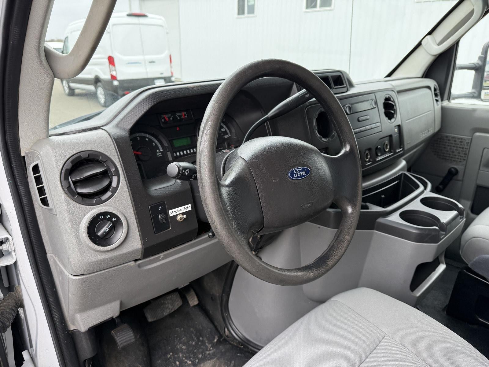 2019 Ford E-450 Cutaway E-450 DRW 158 WB