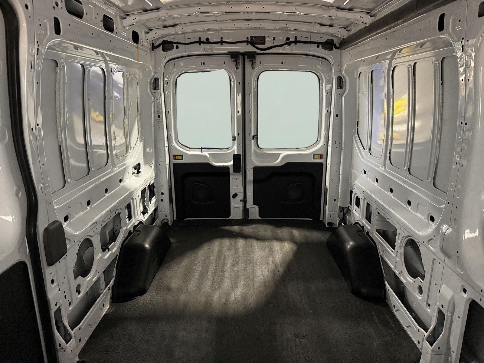 2023 Ford Furgoneta de carga Transit-250 T-250 130' Med Rf 9070 GVWR RWD