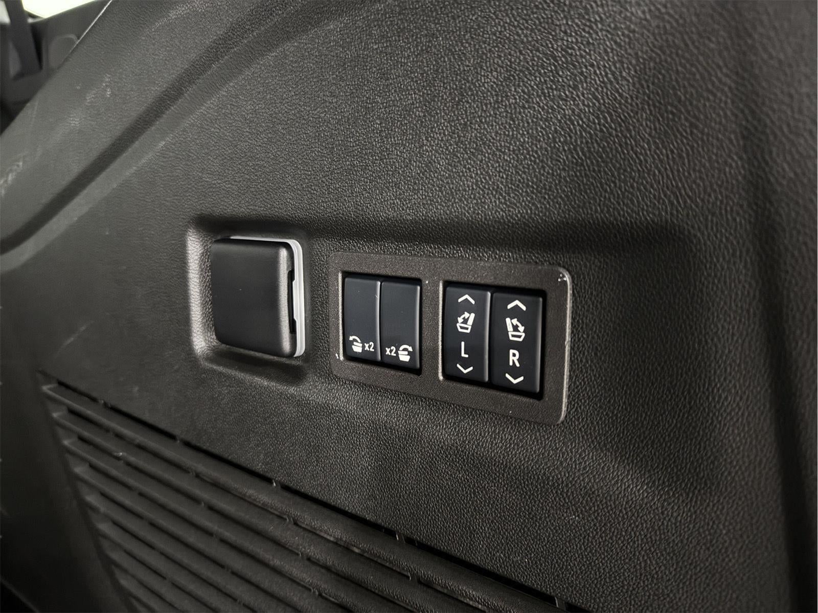 2024 GMC Yukon XL 4WD SLT