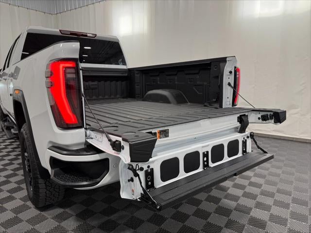 2025 GMC Sierra 2500HD 4WD Crew Cab Standard Bed AT4