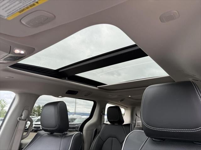 2023 Chrysler Pacifica Hybrid Limited