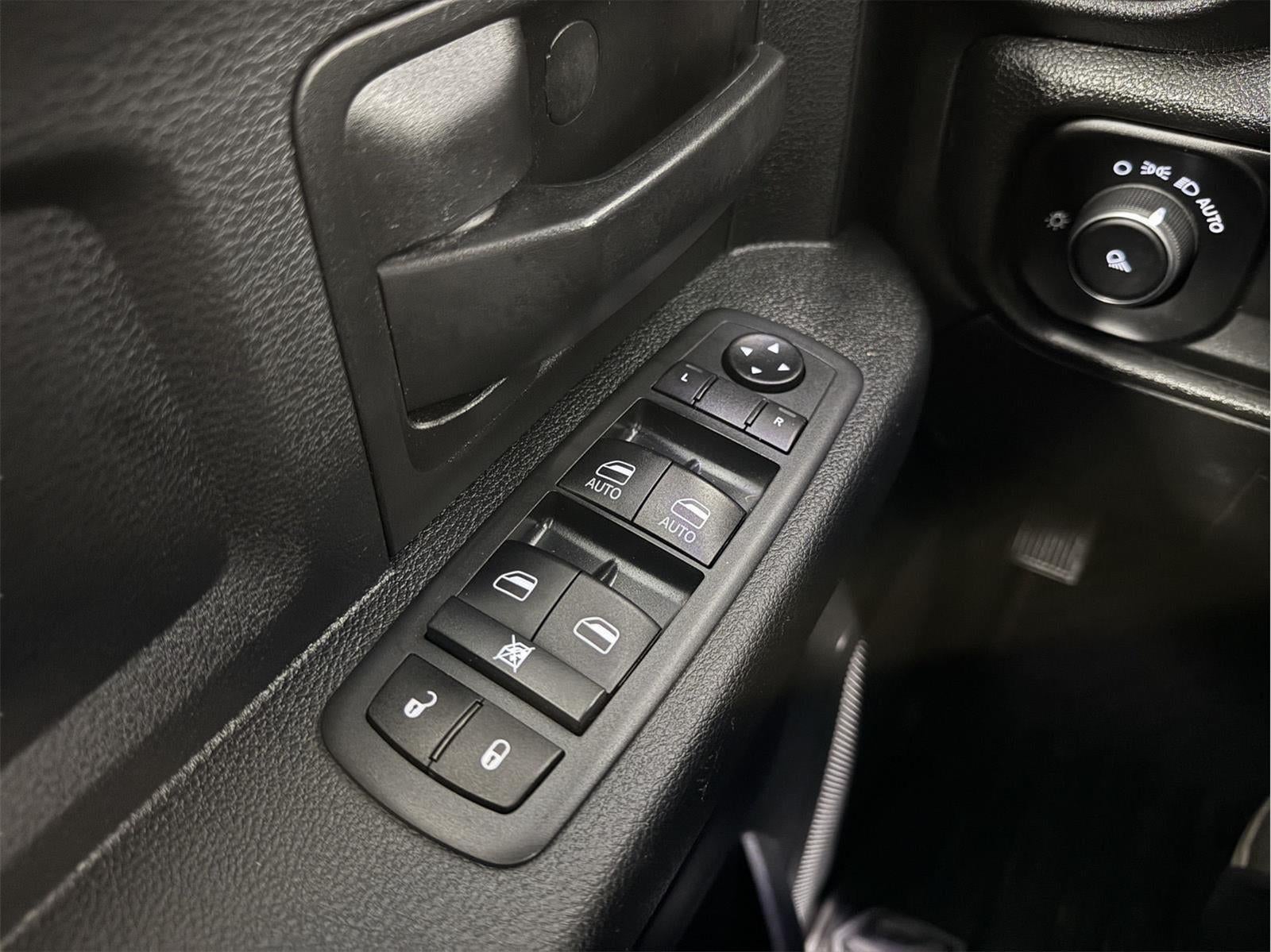 2021 RAM 2500 Tradesman Crew Cab 4x4 6'4' Box