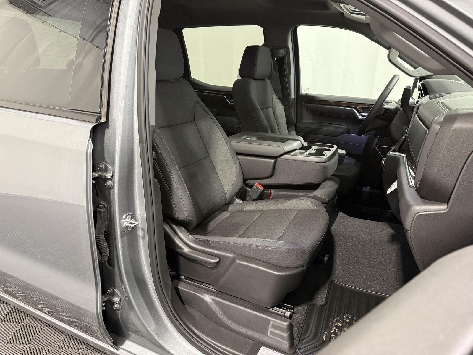 2025 GMC Sierra 1500 4WD Crew Cab Short Box Elevation with 3VL