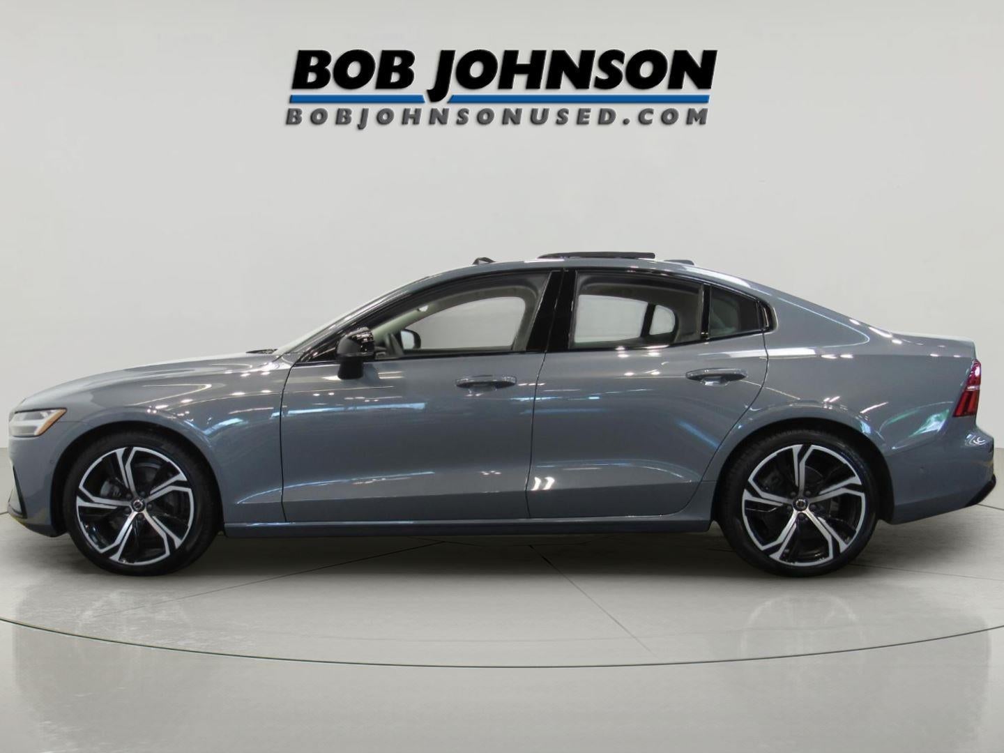 2023 Volvo S60 B5 Plus Dark Theme
