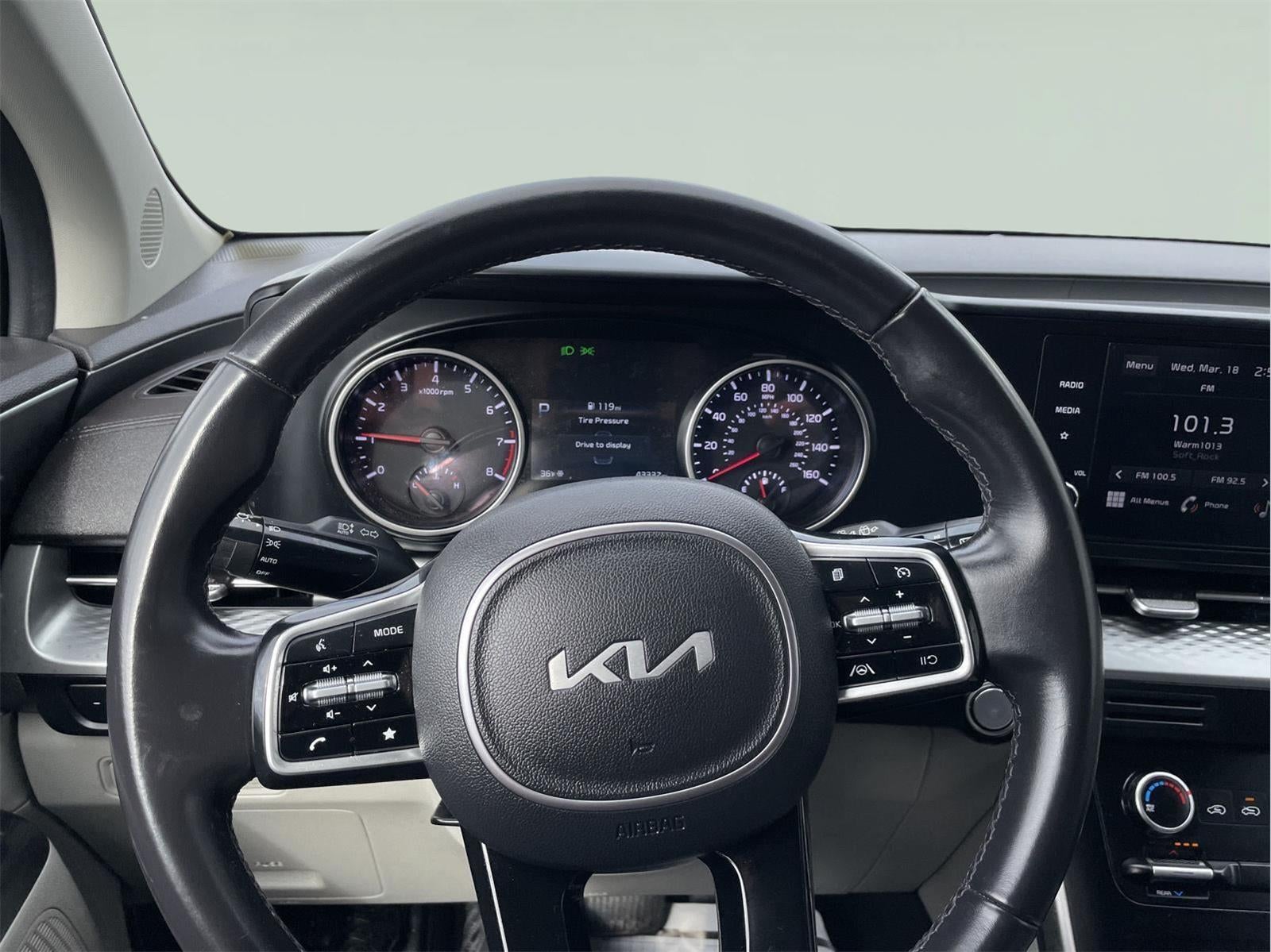 2023 Kia Carnival LX